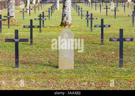 Frankreich, Meurthe et Moselle, Briey, deutscher Militärfriedhof von Val de Briey, auf dem 2244 geman-Soldaten begraben werden. Briey beherbergte ein Militärkrankenhaus im Krankenhaus der Mine, was der Grund dafür ist, dass es einen Militärfriedhof gibt, in der Mitte das Grab eines jüdischen Soldaten Stockfoto
