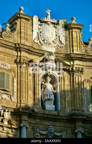Italien, Sizilien, Palermo, historisches Zentrum, Piazza Villena, das Quattro Canti, Gebäude im Barockstil Stockfoto