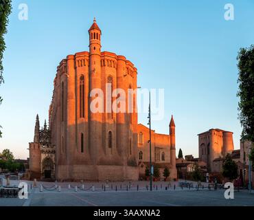 Frankreich, Tarn, Albi, von der UNESCO zum Weltkulturerbe erklärt, Sainte Cecile, Blick auf die Kathedrale im historischen Stadtzentrum bei Sonnenaufgang Stockfoto