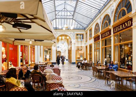 Frankreich, Paris, Galerie Vivienne, Café-Terrasse, überdachte Gänge und Galerien von Paris Stockfoto
