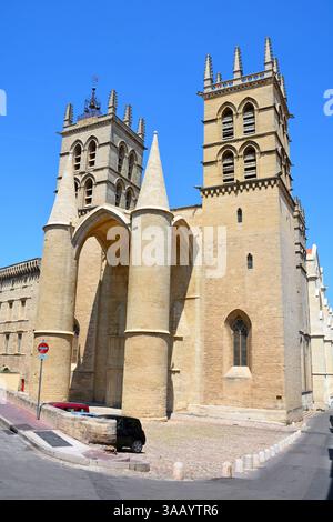 Montpellier, Frankreich – 12. Juli 2015. Die monumentale Cathedrale St-Pierre in Montpellier, Frankreich. Römisch-katholische Kirche, die dem Heiligen Peter geweiht ist Stockfoto