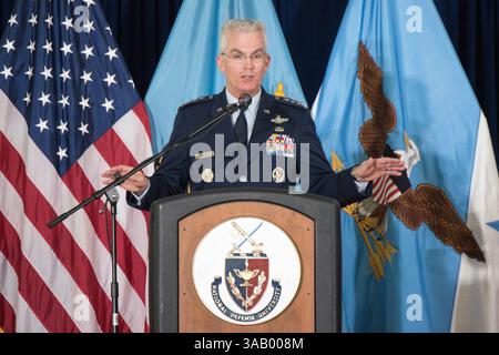 7. Juni 2018: Washington, District of Columbia, USA - General PAUL SELVA, stellvertretender Vorsitzender der Joint Chiefs of Staff, spricht bei der Absolvierung der National Defense University (NDU) in Fort Lesley J. McNair, Washington D.C. Die NDU-Klasse von 2018 besteht aus Führern des US-Militärs, des Verteidigungsministeriums, anderer Regierungsbehörden sowie aus den ausländischen Militärs von 66 Alliierten und Partnerländern. (Bild: © US Army/DOD via ZUMA Wire/ZUMAPRESS.com) Stockfoto
