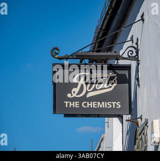 Der Chemiker in Midhurst, West Sussex, wird bald übernommen. Stockfoto
