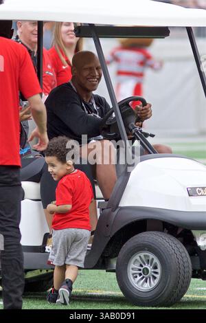 April 2018: Columbus, Ohio, USA Ryan Shazier war Ehrentrainer für das Ohio State Buckeyes Spring Game zwischen den Buckeyes Scarlet und Buckeyes Gray Teams im Ohio Stadium in Columbus, Ohio. (Kreditbild: © Scott Stuart via ZUMA Wire) Stockfoto