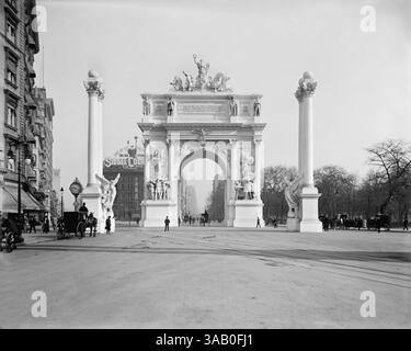 Dezember 2017: Dewey Arch, New York City, New York, USA, Detroit Publishing Company, 1900 (Credit Image: © Circa Images/Glasshouse Via ZUMA Wire) Stockfoto