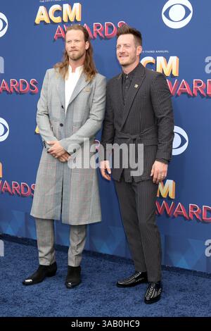 April 2018 - Las Vegas, NV, USA - LAS VEGAS - 15. APR: Florida Georgia Line bei den Academy of Country Music Awards 2018 in der MGM Grand Garden Arena am 15. April 2018 in Las Vegas, NV (Credit Image: © Kathy Hutchins Via ZUMA Wire) Stockfoto