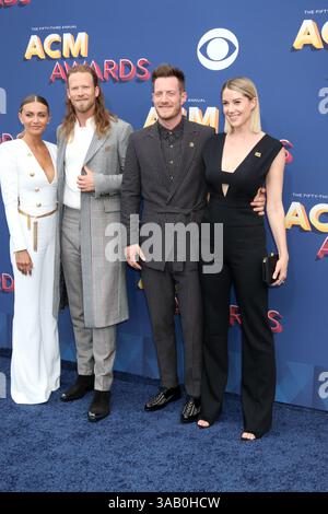 April 2018 - Las Vegas, NV, USA - LAS VEGAS - 15. APR: Florida Georgia Line bei den Academy of Country Music Awards 2018 in der MGM Grand Garden Arena am 15. April 2018 in Las Vegas, NV (Credit Image: © Kathy Hutchins Via ZUMA Wire) Stockfoto