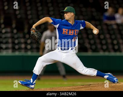 23. Mai 2018: Houston Baptist Pitcher Matthew McCollough (18) während der Southland Conference Championships 2018. Spiel 4 Houston Baptist University gegen Central Arkansas im Constellation Field Sugar Land, Texas. Houston Baptist gewann in sieben Innings 14-4 (Credit Image: &Copy; Maria Lysaker/CSM via ZUMA Wire) Stockfoto