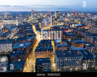 Luftbild der Stadt Manchester mit Prinzessin Street bei Twilight Stockfoto
