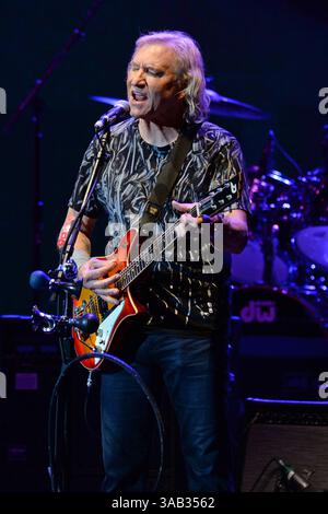 29. Mai 2016 - West Palm Beach, Florida, Vereinigte Staaten von Amerika - WEST PALM BEACH, FL - 29. MAI: Joe Walsh tritt am 29. Mai 2016 im Perfect Vodka Amphitheater in West Palm Beach Florida auf. (Kreditbild: © Storms Media Group/SMG via ZUMA Wire) Stockfoto