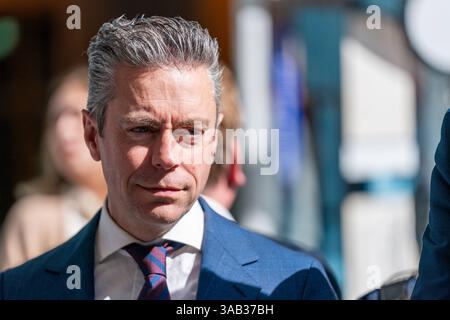 01 04 2025 Dutch Tweede Kamer Plenardebatte DEN HAAG, NIEDERLANDE - 1. APRIL: Chris Stoffer SGP während der Plenardebatte im Tweede Kamer am 1. April 2025 in den Haag Tweede Kamer Niederlande den Haag Tweede Kamer Niederlande Inhalte können nicht direkt oder indirekt über Dritte weiterverbreitet werden. Copyright: XJohnxBeckmannx Stockfoto