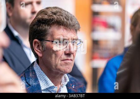 01 04 2025 Dutch Tweede Kamer Plenardebatte DEN HAAG, NIEDERLANDE - 1. APRIL: Willem Boutkan PVV während der Plenardebatte im Tweede Kamer am 1. April 2025 in den Haag Tweede Kamer Niederlande den Haag Tweede Kamer Niederlande Inhalte können nicht direkt oder indirekt über Dritte weiterverbreitet werden. Copyright: XJohnxBeckmannx Stockfoto