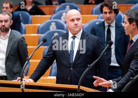01 04 2025 Dutch Tweede Kamer Plenardebatte DEN HAAG, NIEDERLANDE - 1. APRIL: Thierry Aartsen VVD während der Plenardebatte im Tweede Kamer am 1. April 2025 in den Haag Tweede Kamer Niederlande den Haag Tweede Kamer Niederlande Inhalte können nicht direkt oder indirekt über Dritte weiterverbreitet werden. Copyright: XJohnxBeckmannx Stockfoto