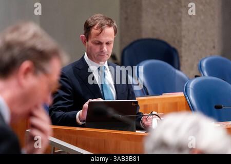 01 04 2025 Dutch Tweede Kamer Plenardebatte DEN HAAG, NIEDERLANDE - 1. APRIL: Staatssekretärin Teun Struycken während der Plenardebatte im Tweede Kamer am 1. April 2025 in den Haag Tweede Kamer Niederlande den Haag Tweede Kamer Niederlande Inhalte können nicht direkt oder indirekt über Dritte weiterverbreitet werden. Copyright: XJohnxBeckmannx Stockfoto