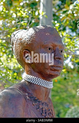 Nina Simone, legendäre amerikanische Sängerin, Songwriterin, Pianistin und Bürgerrechtlerin, Statue am Nina Simone Plaza in Tryon NC Stockfoto