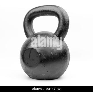 Eine Kettlebell aus Eisen aus schwarzem Metall für Sport auf weißem isoliertem Hintergrund. Stockfoto