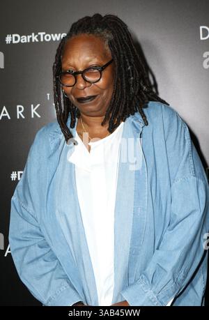 NEW YORK, NY - JULI 31: Whoopi Goldberg nimmt am 31. Juli 2017 in New York City an der Premiere des Dark Tower Teil. (Kreditbild: © SMG via ZUMA Wire) Stockfoto