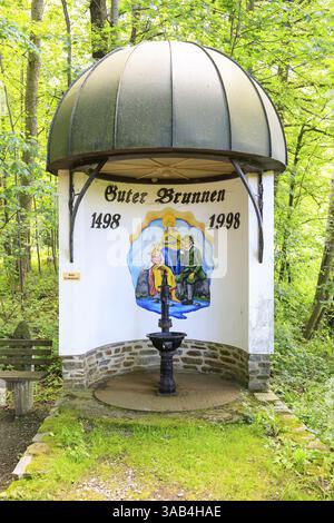 Brunnenhaus der Gnadenquelle oder Brunnenbrunnen in der Nähe der Anne-Kapelle, Zwoenitz, Erzgebirge, Sachsen, Deutschland, Europa Stockfoto
