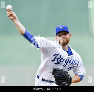 12. Juni 2018 – Kansas City, MO, USA – Kansas City Royals Startkrug Ian Kennedy wirft am Dienstag, den 12. Juni 2018, im Kauffman Stadium in Kansas City, Mo. (Foto: © John Sleezer/TNS via ZUMA Wire) gegen die Cincinnati Reds. Stockfoto