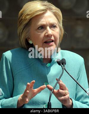 7. JULI 2016 - Atlantic City, New Jersey - ATLANTIC ATLANTIC City, NJ - 06. JULI: Hillary Clinton spricht am 6. Juli 2016 auf dem Podium in der Boardwalk Hall Arena in Atlantic City, New Jersey. (Kreditbild: © SMG via ZUMA Wire) Stockfoto