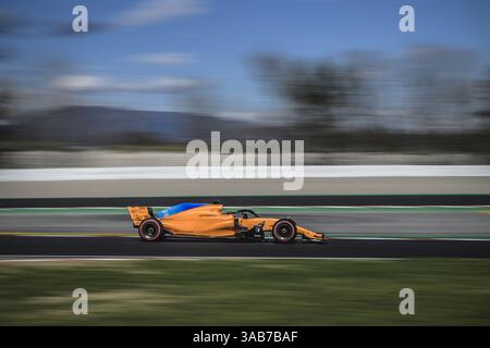 März 2018 – Barcelona, Katalonien, Spanien – STOFFEL VANDOORNE (BEL) fährt während des fünften Tages des Formel-1-Tests auf dem Circuit de Catalunya in seinem McLaren MCL33 (Foto: © Matthias Oesterle Via ZUMA Wire) Stockfoto