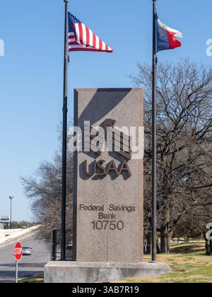 San Antonio, TX, USA – 16. März 2022: Unterzeichnung der USAA (United Services Automobile Association) am Hauptsitz in San Antonio, Texas Stockfoto