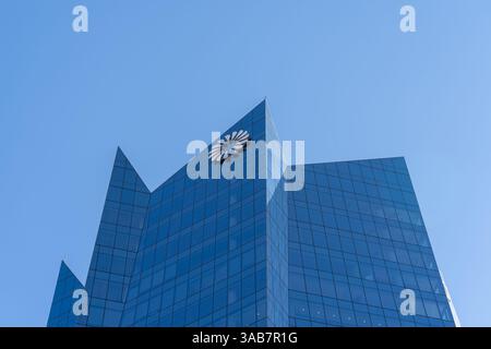 San Antonio, TX, USA - 16. März 2022: Der Hauptsitz der Frost Bank befindet sich im Frost Tower in Downtown San Antonio, TX, USA. Stockfoto