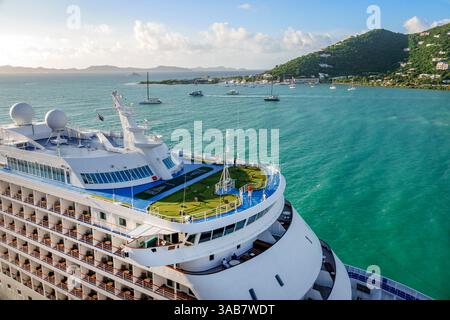 Road Town Tortola, British Virgin Islands BVI, Road Harbour Harbour, Sir Francis Drake Passage, Cyril B Romney Tortola Pier Park Kreuzfahrtschiff Pier, Seven Sea Stockfoto