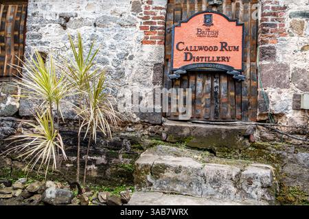 Road Town Tortola, British Virgin Islands BVI, Cane Garden Bay Road, Callwood Rum Distillery, historische Rum Destillery, karibisches Kulturerbe, Steinbau Stockfoto