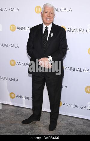 New York, USA. April 2025. Dennis Basso nimmt am 1. April 2025 an der jährlichen Gala der FIT im Glasshouse NYC, New York, NY, Teil 2025. (Foto: Anthony Behar/SIPA USA) Credit: SIPA USA/Alamy Live News Stockfoto
