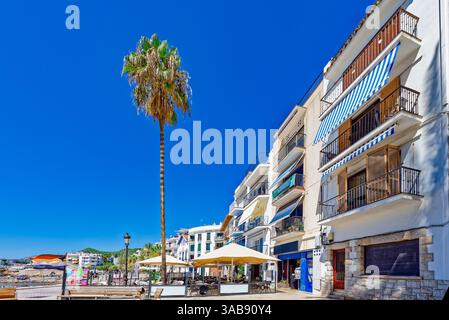 Am Meer von Sitges, eine wunderschöne Stadt in der Nähe von Barcelona, Spanien. Stockfoto