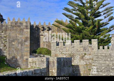 Architektonische Details der Mauern des Monte Boi in Baiona auf dem Jakobsweg Stockfoto