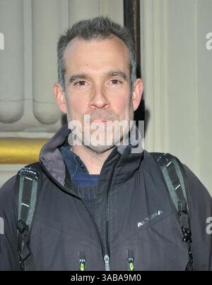 London, Großbritannien. April 2025. Dr. Chris van Tulleken beim Unwin Award 2025, The Royal Institution, Albemarle Street, Mayfair, am Dienstag, den 1. April 2025 in London, England, Großbritannien. CAP/CAN © CAN/Capital Pictures Credit: Capital Pictures/Alamy Live News Stockfoto