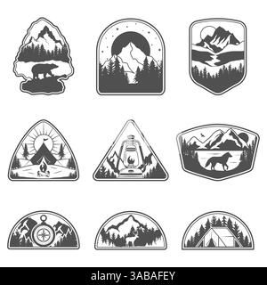 Set aus neun Vektorbergen in Schwarz. Camping Outdoor-Abenteuer-Embleme, Abzeichen und Logoaufnäher. Bergtourismus, Wandern. Naturetiketten Stock Vektor