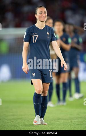 Dateifoto - Gaetane Thiney aus Frankreich reagiert, nachdem er am 28. Juni 2019 im Parc des Princes-Stadion in Paris gegen die Vereinigten Staaten in einem Viertelfinalspiel bei der FIFA Frauen-Weltmeisterschaft Frankreich 2019 verlor. Nach mehr als 20 Jahren Karriere hat Gaëtane Thiney das Ende ihrer Karriere als Profifußballer angekündigt. Die legendäre 39-jährige Kapitänin des FC Paris wird ihre Karriere im Jahr 2025 ankündigen, obwohl sie weiterhin in den letzten großen Spielen für ihren Verein spielen wird, darunter in den Play-offs der Liga und im Finale des Coupe de France gegen PSG. 2012 und 201 zum besten D1-Spieler gewählt Stockfoto