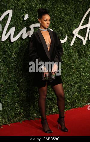 Rihanna bei den British Fashion Awards 2014, die am 1. Dezember 2014 im London Coliseum in London, England, stattfanden Stockfoto