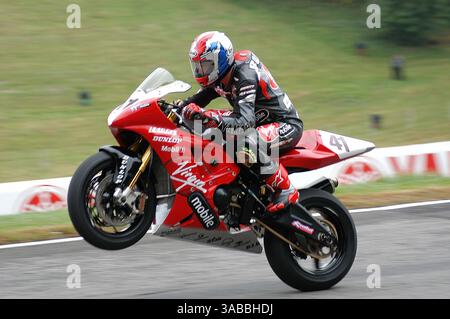 Virgin Mobile Yamaha R6 Cup Cadwell Park Lough Lincolnshire England großbritannien August 2003 James Edmeades (41) fuhr eine Yamaha R6 600 für das Team Hein gericke/arashi Stockfoto