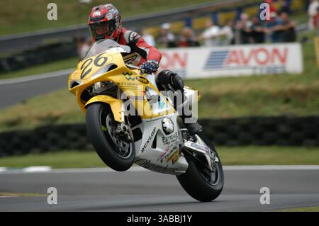 BSB Cadwell Park Lough Lincolnshire England uk August 2003 Dave Wood (26) mit einem Suzuki GSXR 1000 für Team Dave Wood Racing Stockfoto