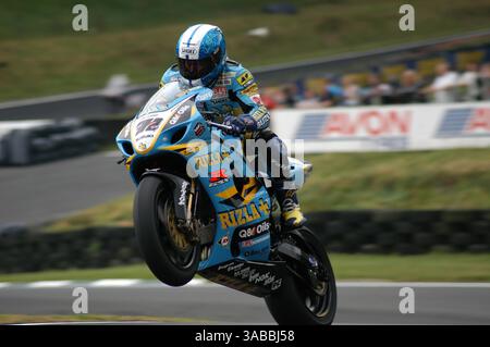 BSB Cadwell Park Lough Lincolnshire England uk August 2003 Yukio Kagayama (72) mit einem Suzuki GSXR 1000 für Team Rizla Suzuki Stockfoto