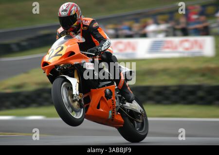 British Supersport Championship Cadwell Park Lough Lincolnshire England großbritannien August 2003 Mark Burr (22) fuhr eine Yamaha R6 600 ccm für Team Carbontek Racing Stockfoto