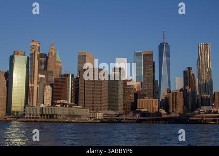 Postkarte aus New York: Sonnenaufgang über Manhattan Stockfoto