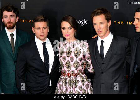 Matthew Beard, Allen Leech, Keira Knightley, Benedict Cumberbatch und Matthew Goode bei der Premiere von „The Imitation Game“ im Ziegfeld Theater in New York City am 17. November 2014 Stockfoto