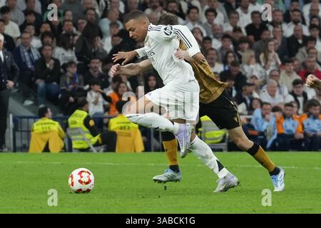 Madrid, Spanien. April 2025. Kylian Mbappé von REAL MADRID während des spanischen Pokals, Copa del Rey, Halbfinale, 2. Legs-Fußballspiel zwischen Real Madrid und Real Sociedad am 1. April 2025 im Santiago Bernabéu Stadion in Madrid, Spanien - Foto Laurent Lairys/ABACAPRESS. COM Credit: Abaca Press/Alamy Live News Stockfoto