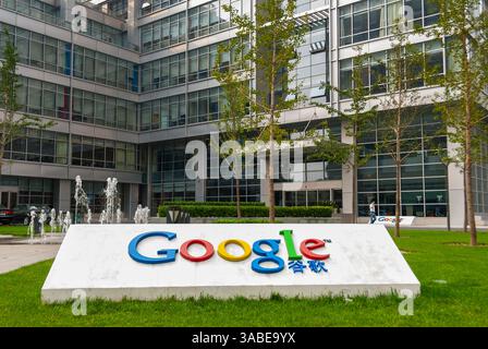 Peking, CHINA- Business, außerhalb des Google China Corporate Headquarters Building, im Zhongguancun Business Center mit Logo. Stockfoto