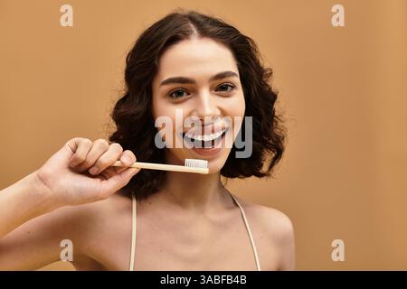 Eine helle und selbstbewusste junge Frau mit Zahnspangen übt ihre Zahnarztpraxis in einem gemütlichen Atelier. Stockfoto