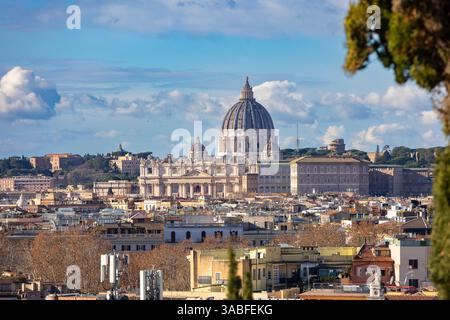Dom des Petersdoms. Blick auf die Stadt. Rom, Italien Stockfoto