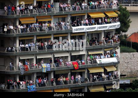 Fans in Appartements... Formel-1-Weltmeisterschaft, Rd 5, Grand Prix von Monaco, Qualifikationstag, Monte-Carlo, Monaco, Samstag, 26. Mai 2007... DIGITALES BILD. (Kreditbild: ©Sutton Motorsports/ZUMA Press) EINSCHRÄNKUNGEN: NUR Nord- und Südamerika RECHTE! Stockfoto