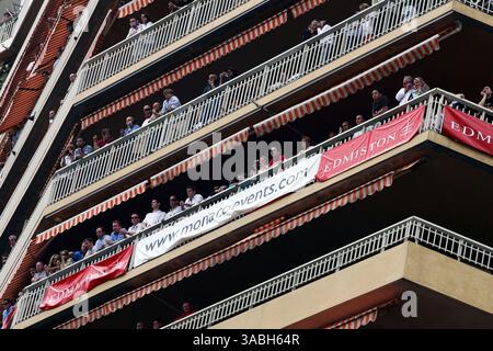Fans in Appartements... Formel-1-Weltmeisterschaft, Rd 5, Grand Prix von Monaco, Qualifikationstag, Monte-Carlo, Monaco, Samstag, 26. Mai 2007... DIGITALES BILD. (Kreditbild: ©Sutton Motorsports/ZUMA Press) EINSCHRÄNKUNGEN: NUR Nord- und Südamerika RECHTE! Stockfoto