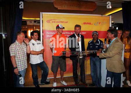 L bis R): Johnny Herbert (GBR) mit Timo Glock (GER) BMW sauber Test Driver; Adrian Sutil (GER) Spyker; Christian Danner (GER); und Narain Karthikeyan (IND) Williams Vierter Fahrer...Formel-1-Weltmeisterschaft, Rd 5, Monaco Grand Prix, Qualifying Day, Monte-Carlo, Monaco, Samstag, 26. Mai 2007... DIGITALES BILD. (Kreditbild: ©Sutton Motorsports/ZUMA Press) EINSCHRÄNKUNGEN: NUR Nord- und Südamerika RECHTE! Stockfoto