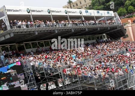 Fans. Formel-1-Weltmeisterschaft, Rd 5, Grand Prix von Monaco, Rennen, Monte-Carlo, Monaco, Sonntag, 27. Mai 2007... DIGITALES BILD. (Kreditbild: ©Sutton Motorsports/ZUMA Press) EINSCHRÄNKUNGEN: NUR Nord- und Südamerika RECHTE! Stockfoto